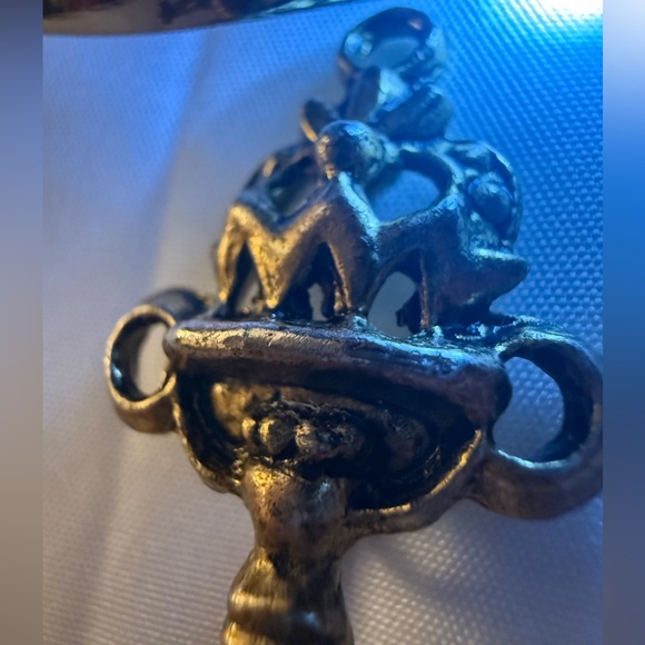 Skeleton Key Victorian style Brooch - Picture 6 of 11